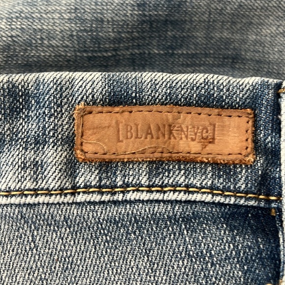 BLANKNYC Five Pocket Distressed Ripped Jeans Size 28 - Picture 7 of 9